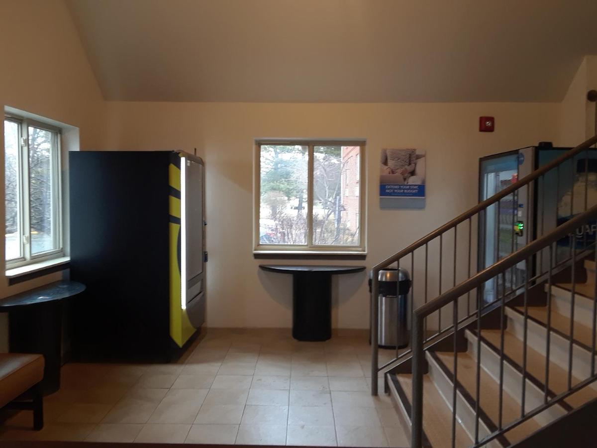 Host Inn and Suites - image 5