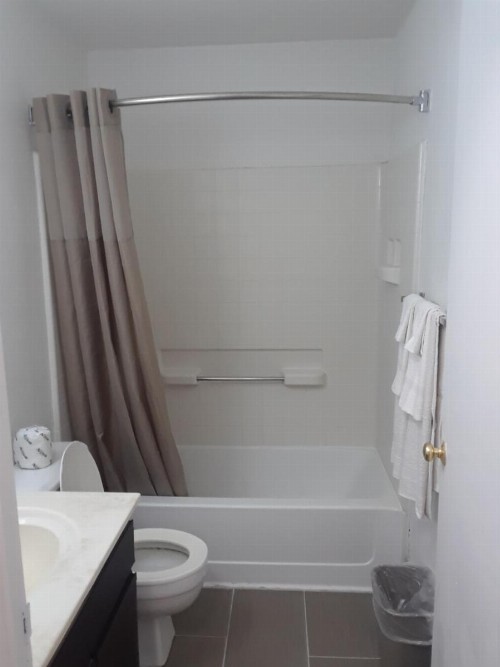 Host Inn and Suites - image 7
