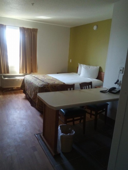 Host Inn and Suites - image 9