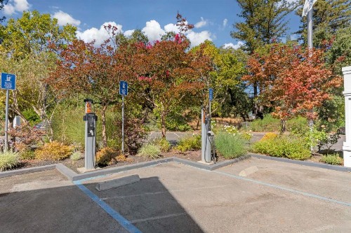 Best Western Dry Creek Inn - image 21