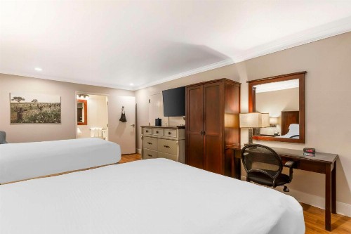 Best Western Dry Creek Inn - image 22