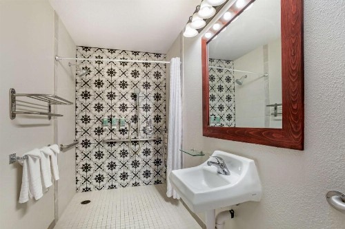 Best Western Dry Creek Inn - image 25
