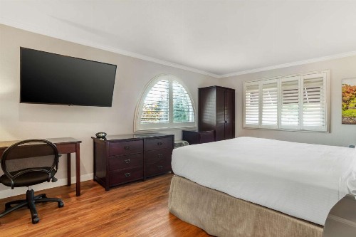 Best Western Dry Creek Inn - image 38