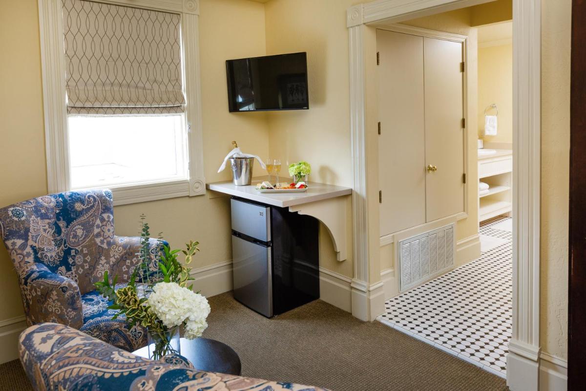 Healdsburg Inn on the Plaza A Four Sisters Inn - image 5