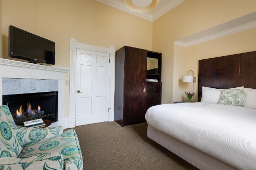 Healdsburg Inn on the Plaza A Four Sisters Inn - image 8