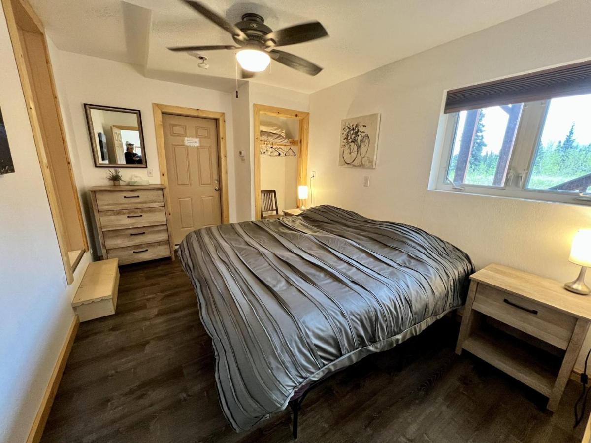 Denali 2-King Bedrooms each with own Private Bathroom. Full Kitchen and Amentities! - image 2