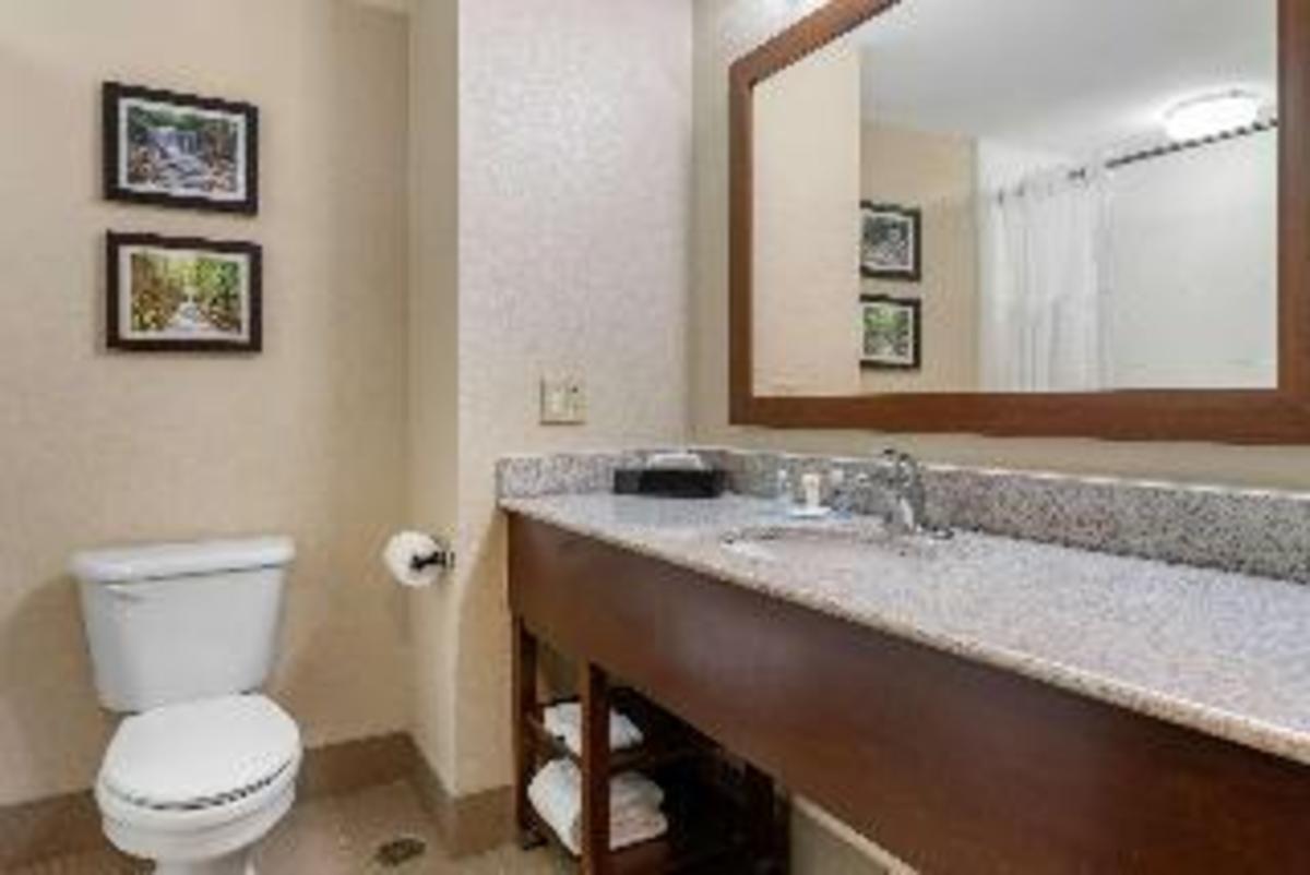 Holiday Inn Express and Suites Newark Heath - main image