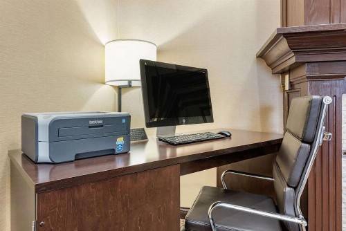 Holiday Inn Express and Suites Newark Heath - image 5