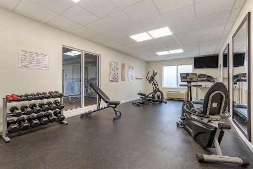 Holiday Inn Express and Suites Newark Heath - image 8