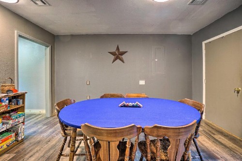 'Deer Camp Run' ~ Dog-Friendly House w/ Yard!