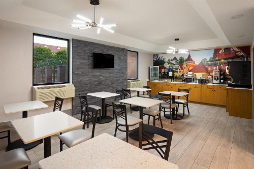 Econo Lodge Helen - image 12