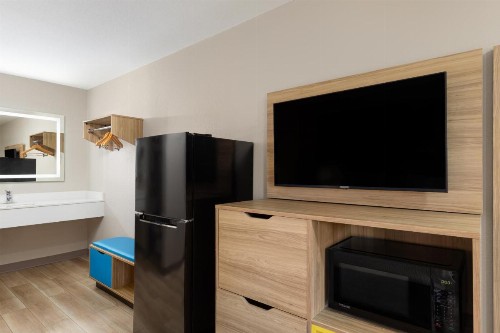 Econo Lodge Helen - image 13