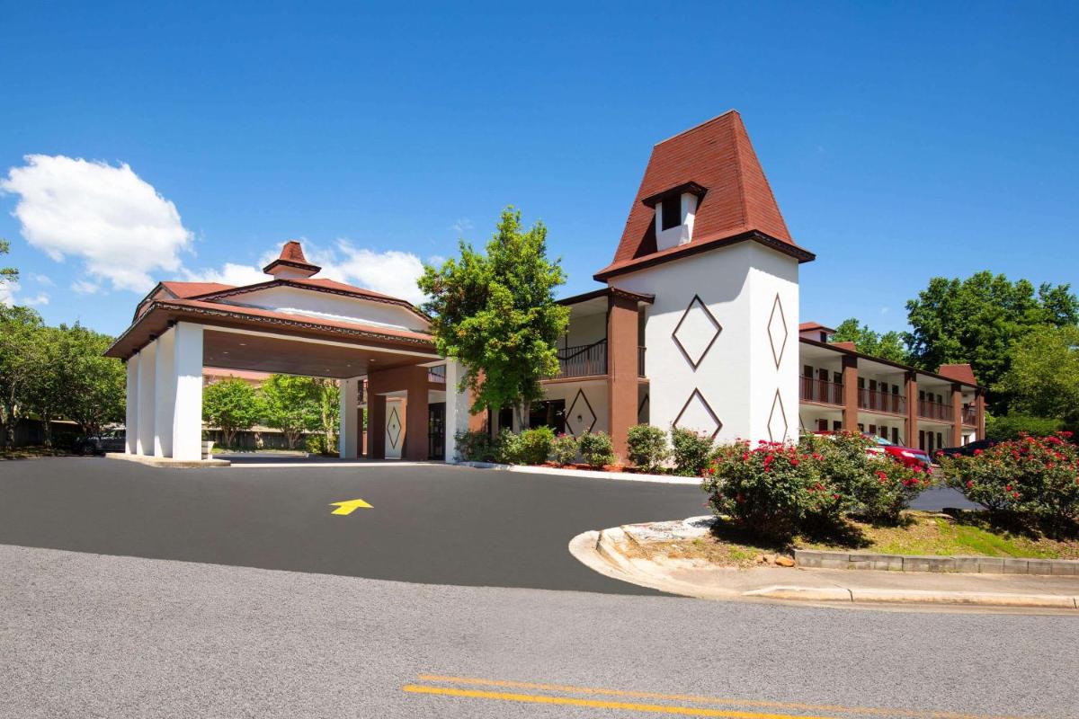 Econo Lodge Helen - image 4