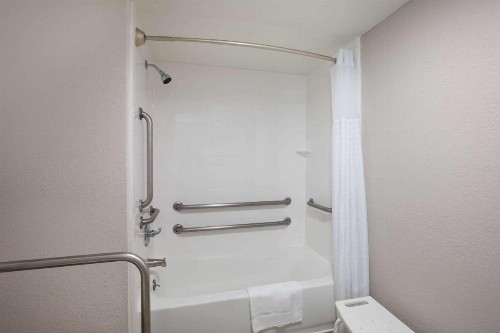 Econo Lodge Helen - image 7