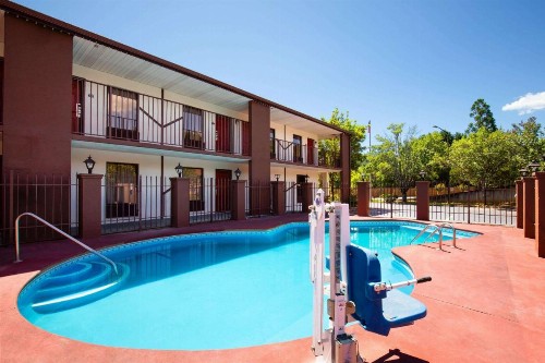 Econo Lodge Helen - image 9