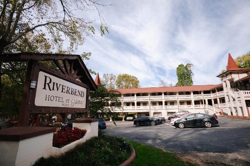 Riverbend Motel & Cabins