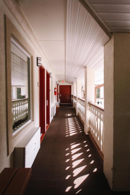 Riverbend Motel & Cabins - image 14