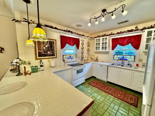 Riverbend Motel & Cabins - image 19