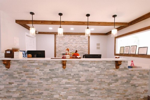 Riverbend Motel & Cabins - image 35