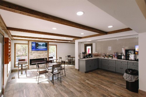 Riverbend Motel & Cabins - image 4