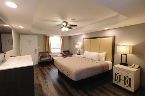 Riverbend Motel & Cabins - image 44