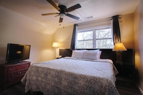 Riverbend Motel & Cabins - image 5