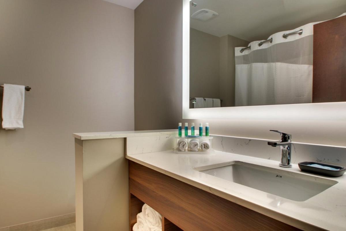 Holiday Inn Express & Suites Helen an IHG Hotel - image 6
