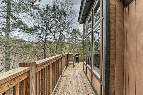 Christoffs Chalet with Hot Tub - 2 Mi to Downtown - image 3