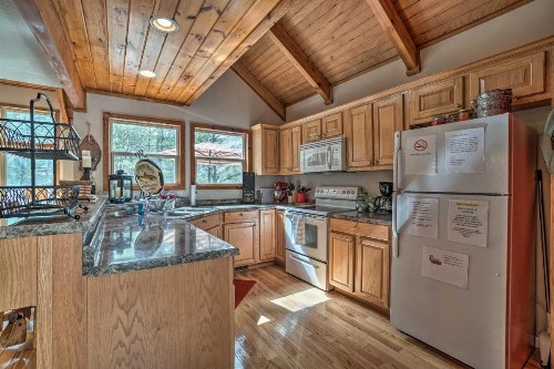 Christoffs Chalet with Hot Tub - 2 Mi to Downtown - image 8