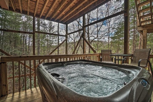 Christoffs Chalet with Hot Tub - 2 Mi to Downtown - image 9