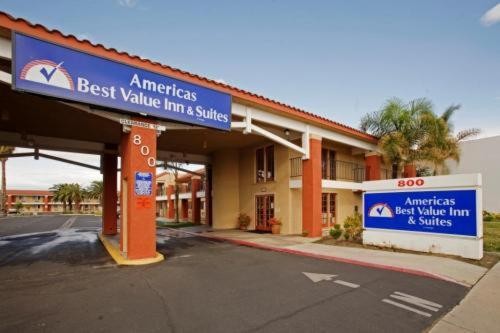 Days Inn by Wyndham Hemet - image 11