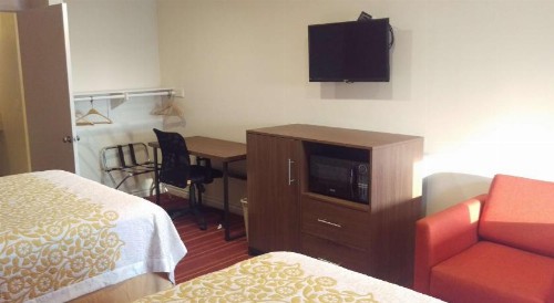 Days Inn by Wyndham Hemet - image 12