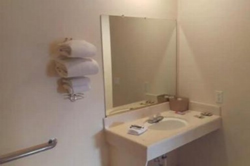 Days Inn by Wyndham Hemet - image 26