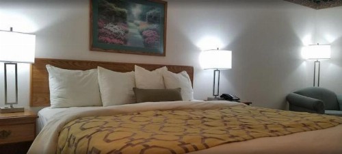 Days Inn by Wyndham Hemet - image 28