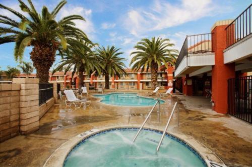 Days Inn by Wyndham Hemet - image 3