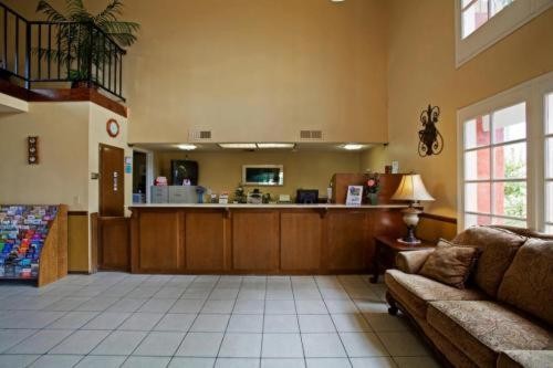 Days Inn by Wyndham Hemet - image 4