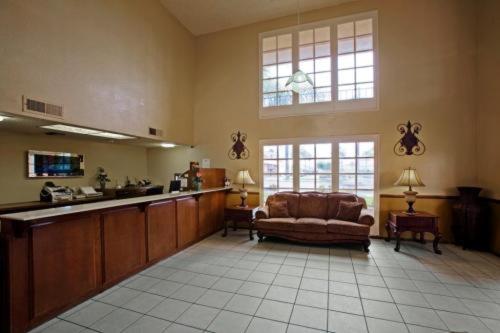 Days Inn by Wyndham Hemet - image 6