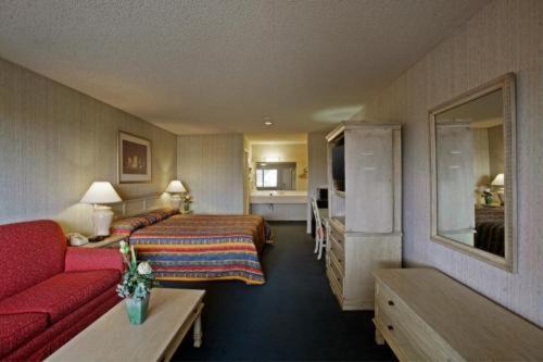 Days Inn by Wyndham Hemet - image 7