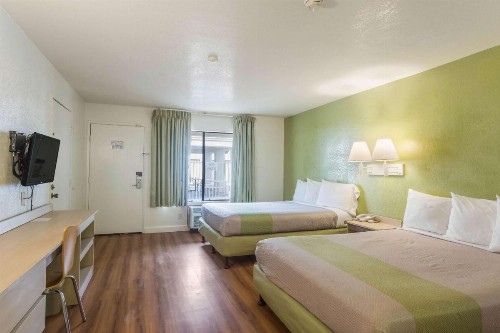 Motel 6 Hemet - image 35