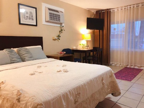 Royal Inn and Suites - image 12
