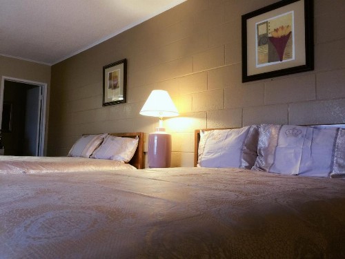 Royal Inn and Suites - image 22