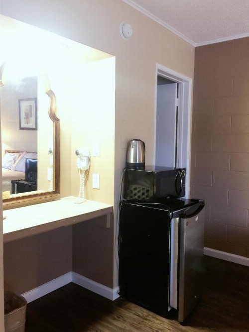 Royal Inn and Suites - image 24