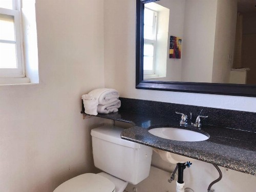 Royal Inn and Suites - image 27