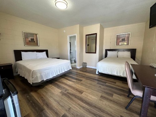 Royal Inn and Suites - image 3