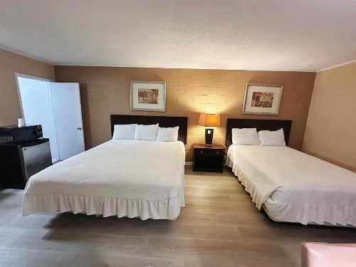 Royal Inn and Suites - image 34