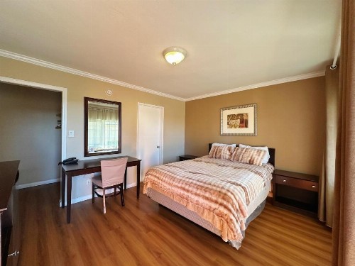 Royal Inn and Suites - image 35