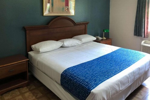 Rodeway Inn & Suites - image 2