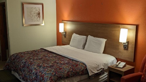 Budget Host Inn Henderson - image 19