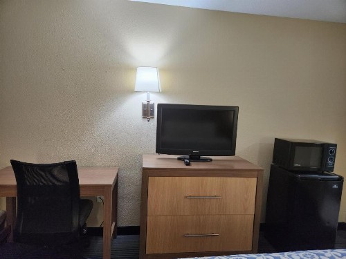 Budget Host Inn Henderson - image 2
