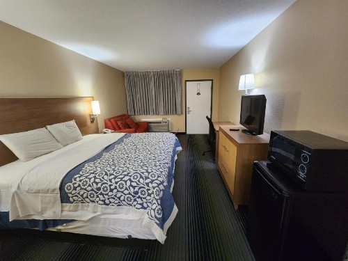 Budget Host Inn Henderson - image 3